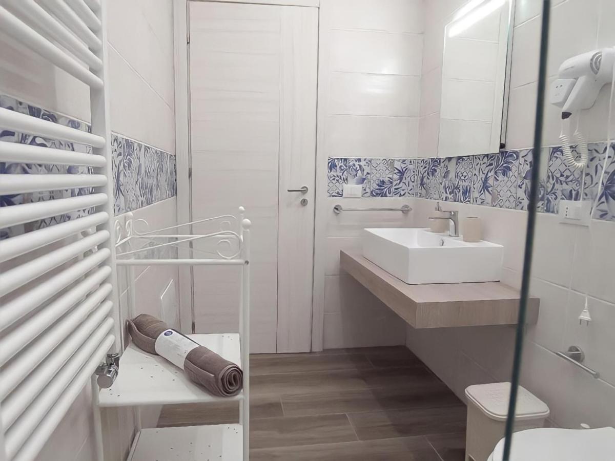 Gasthof Garibaldi 29 - Piazza Marina A - In Pieno Centro. 2*